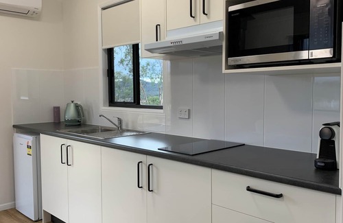 Ballandean Cabin | Modern studio cabin set amongst vineyards, bushland and grazing paddocks.
