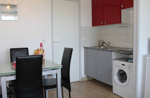 Villeneuve Loubet Beach Apartment | Modern Studio with Terrace, Garden View, 150m from Beach, A/C, WiFi, Sleeps 4