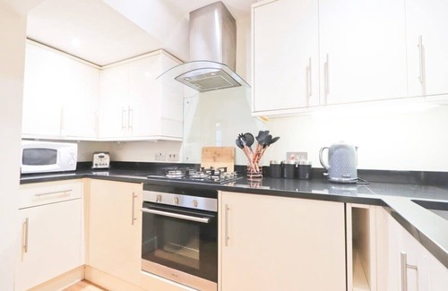 Clifton Apartment | Modern Studio in Desirable Clifton Area