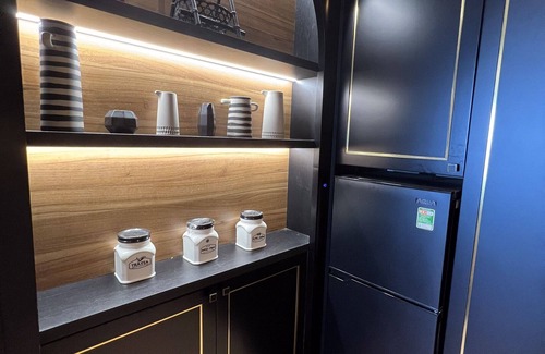 Bai Chay Apartment | Modern studio w/overlooking beach & free Netflix -