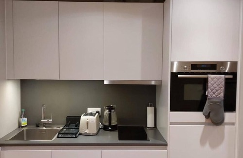 Southgate Green Apartment | Modern studio with high speed WiFi.
