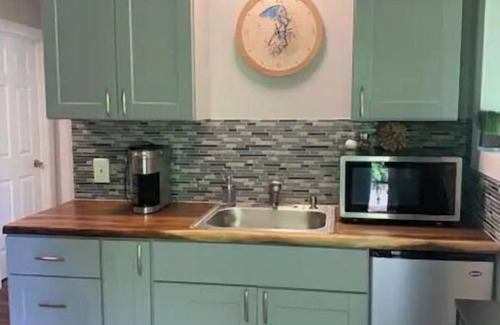Poulsbo Apartment | Modern studio with hot tub and patio access