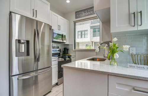 Egypt Lake-Leto House | Modern Tampa Townhome Near Midtown, WFH Friendly!