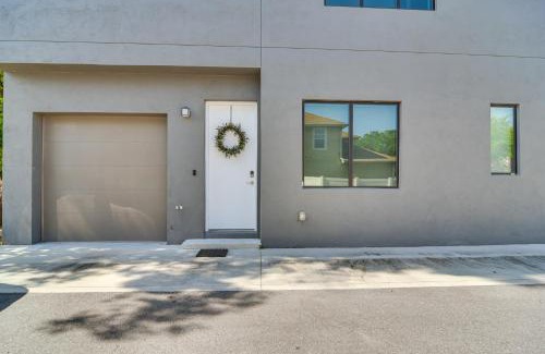 Egypt Lake-Leto House | Modern Tampa Townhome Near Midtown, WFH Friendly!