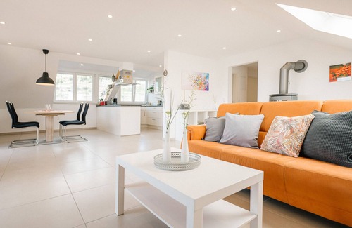 Ihringen Apartment | Modern top-floor apartment with stunning views of the Vosges mountains