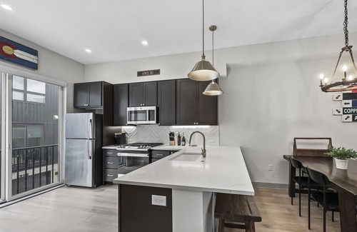 Silverthorne House | Modern Townhome, Rooftop Hot tub, Private Garage 58B