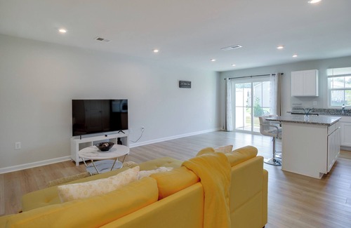 Cartersville House | Modern Townhome w/Patio 7 Mi to Dtwn Cartersville