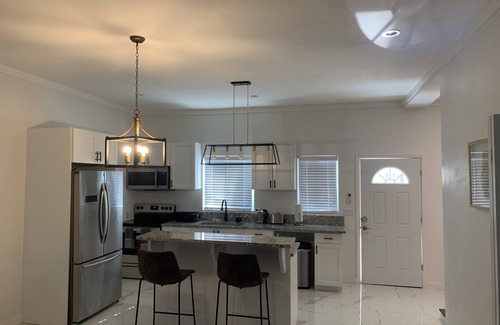 Nassau House | Modern Townhouse Near Beach and Grocery Store
