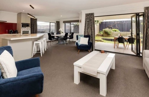 Rewa House | Modern Townhouse In Strandon - comfort and style