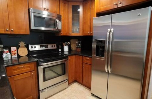 University South Condo | Modern Tropical Vacation Home, Palo Alto/Stanford #655