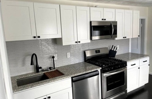 Stoneham Condo | Modern Two Bedroom Condo - Near Boston