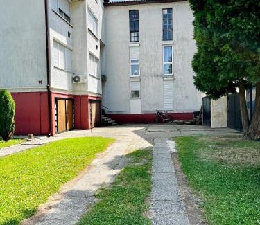 Lenti Apartment | Modern two bedroom flat with balcony