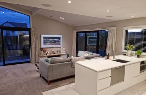 Saint Albans Apartment | Modern Two-Bedroom Home in Merivale