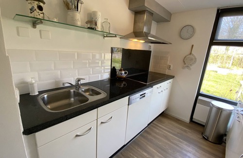 Brouwershaven House | Modern und neu Eingerichtet und Renoviert