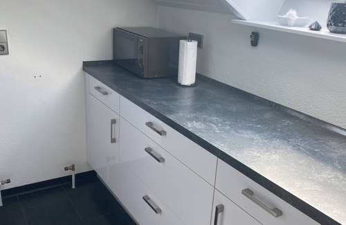 Kirchheim am Neckar Apartment | Modern vacation apartment Neckarschleife, air conditioning living area and bedroom