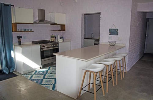 Pringle Bay House | Modern vacation home - 150m to the beach