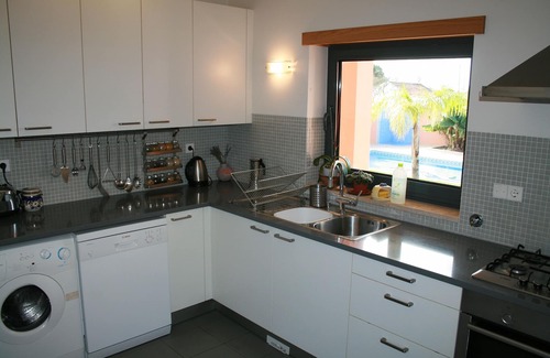Ameijeira Villa | Modern Villa with Private Pool, 15 walk from Lagos Old Town