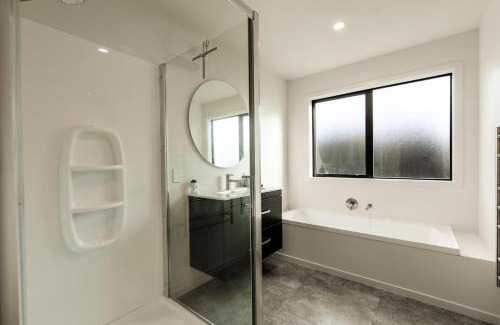 Hanmer Springs House | Modern Warm Table Tennis