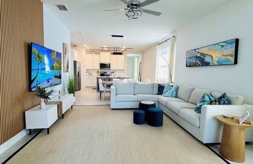 Bonita Springs House | Modern Water View Bliss House 3-bedroom 2-bath - Community Pool