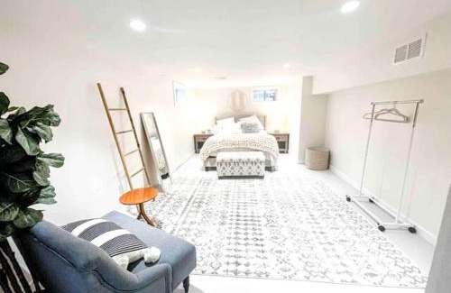 Westport Apartment | Modern Westport Studio with Pool Table & Lounge