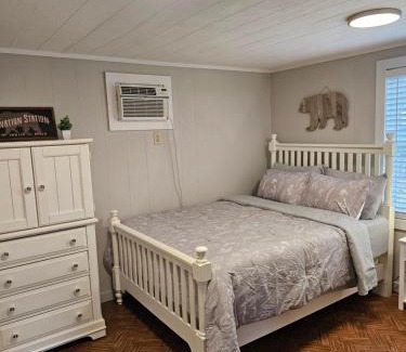 Salisbury House | Modern Woodland Cabin With Pool View