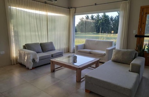 Pergamino Villa | Moderna casa de campo con pileta en Pergamino