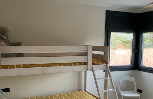Les Franqueses del Valles Ski Chalet | Moderna Villa, en un Entorno Rural, Entre la Costa Brava y Barcelona