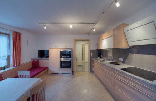 Schwendau Apartment | Moderne Ferienwohnung mit Terrasse und Trockenraum Schibusanbindung in Haus-nähe