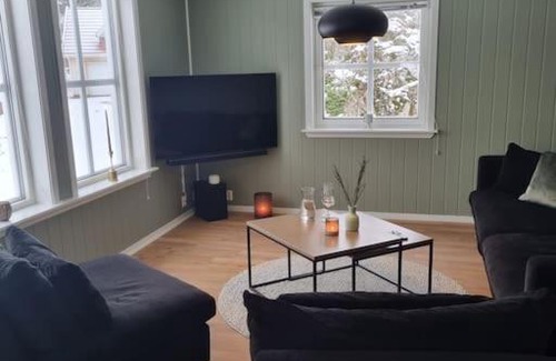 Flekkefjord House | Moderne hus med 5 soverom og 2 bad på Hidra