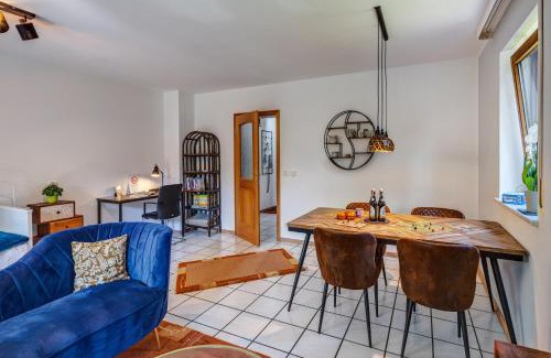 Munchen District Apartment | Moderne Maisonette mit Garten