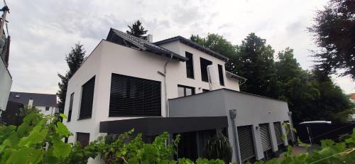 Trossingen Apartment | moderne Neubau-Wohnung mit Kamin und 35qm Dachterrasse