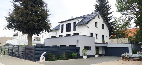 Trossingen Apartment | moderne Neubau-Wohnung mit Kamin und 35qm Dachterrasse