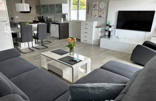 Novigrad House | Moderne Villa in Ruhiger Lage mit Garten für 6 P., 500m zum Strand, 2 Parkplätze