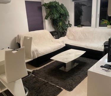 Oyenhausen Apartment | Moderne Wohnung mit Garten