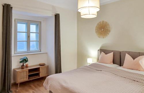 Wiener Neustadt Apartment | Moderne Zwei Zimmer Altbauwohnung im Stadtkern