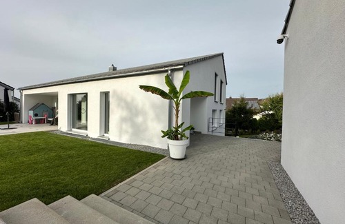 Wasseralfingen Apartment | Modernes Apartment mit eigener Terrasse & Garten