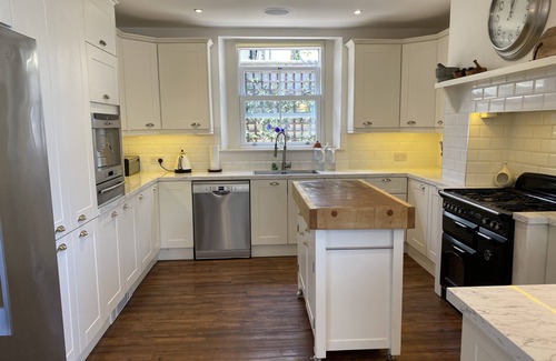 Greystones House | Modernised Coastal Victorian - close to Village, Beach, Mountains & Dublin City