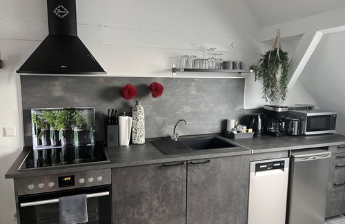 Langenfeld Apartment | Modernisierte, Gemütliche Dg-wohnung in Langenfeld