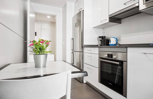 Numancia Apartment | Moderno apartamento cerca del retiro con parking