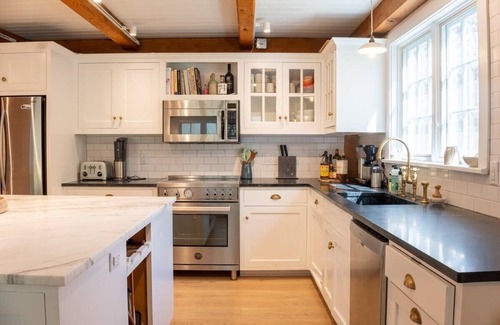 Cornwall House | Mohawk Manor ~ 5 min to Skiing at Mohawk Mtn!