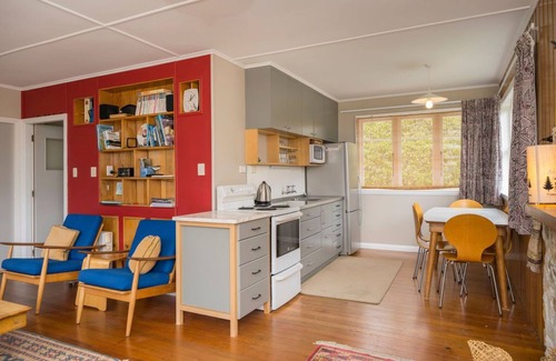 Pakawau Cottage | Mohuaiti - Golden Bay Holiday Home