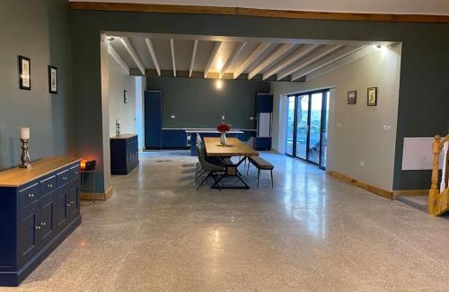 Shanavooneen House | Moig Lodge - 8 Double Bedroom Barn Conversion