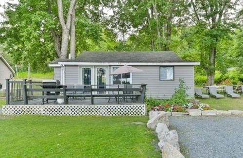 Centre Hastings Cabin | Moira Lake Cottages