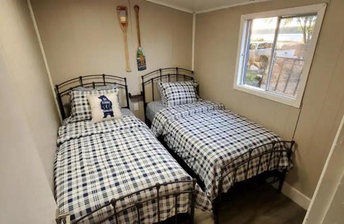 Centre Hastings Cabin | Moira Lake Cottages