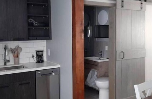 Madoc Hotel | Moira Lake Motel - King Room