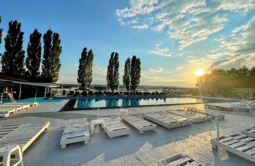 Budeasa Mare Resort | Mojo Beach