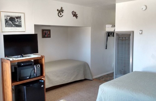 Bluff Hotel | Mokee Motel