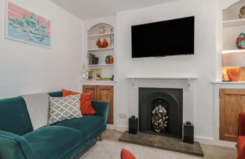 Dorchester House | Mollys Cottage