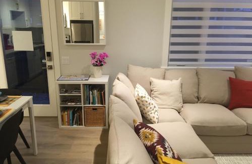 Sidney Apartment | Mollys Cottage-The Suite on Vancouver Island near YYJ Airport and the WA and BC Ferries