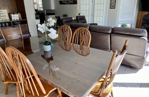 Pangburn Cabin | Mom and Pops Lodge: Nature's Retreat